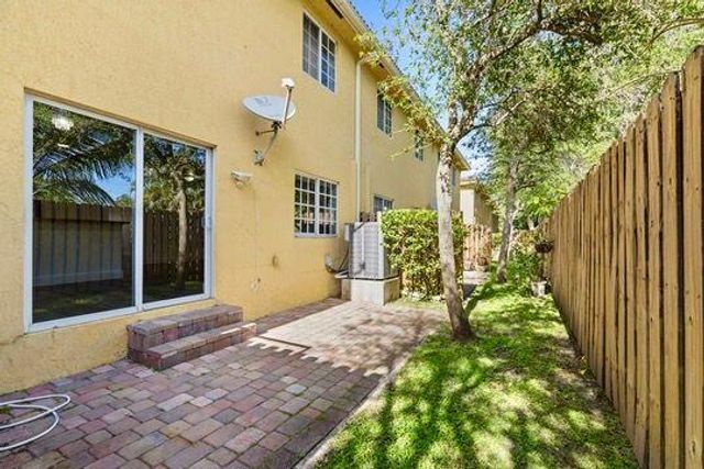 330 SW 2nd Avenue 14, Hallandale Beach, FL 33009