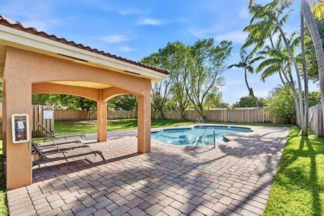 330 SW 2nd Avenue 14, Hallandale Beach, FL 33009