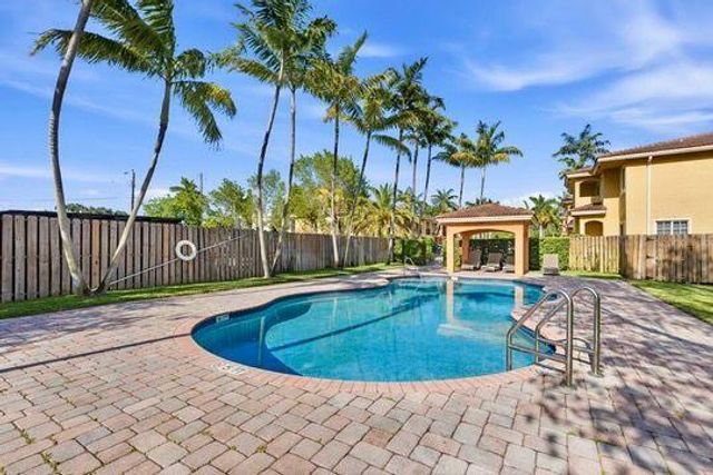 330 SW 2nd Avenue 14, Hallandale Beach, FL 33009