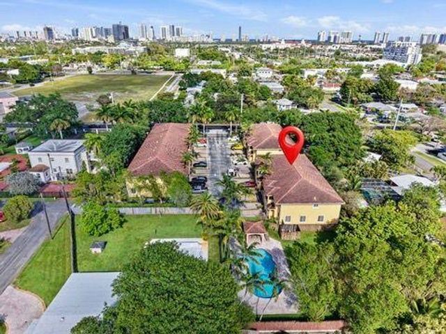 330 SW 2nd Avenue 14, Hallandale Beach, FL 33009