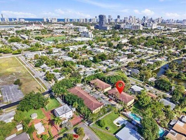 330 SW 2nd Avenue 14, Hallandale Beach, FL 33009