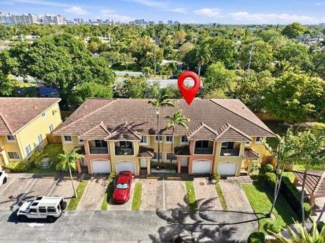 330 SW 2nd Avenue 14, Hallandale Beach, FL 33009