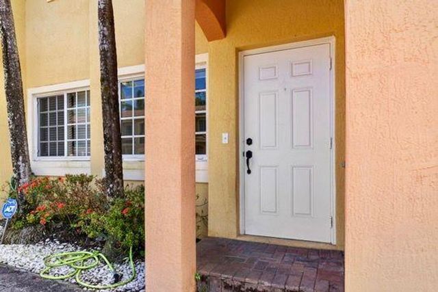 330 SW 2nd Avenue 14, Hallandale Beach, FL 33009