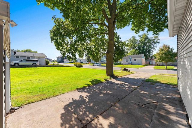 1571 CHARLES STREET, Green Bay, WI 54302