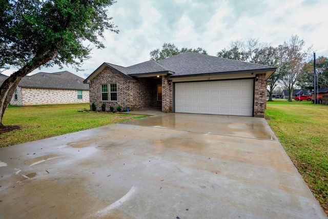62 Nelson Court, Jones Creek, TX 77541