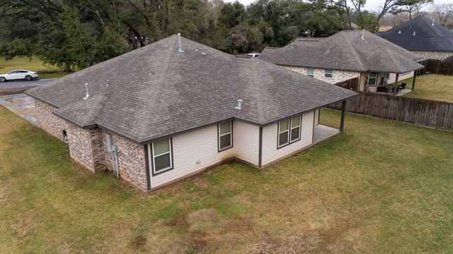 62 Nelson Court, Jones Creek, TX 77541