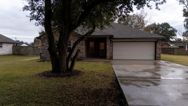 62 Nelson Court, Jones Creek, TX 77541