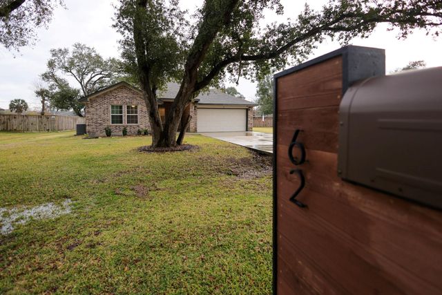 62 Nelson Court, Jones Creek, TX 77541