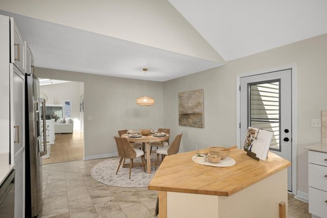 783 Berwood Avenue, Vadnais Heights, MN 55127