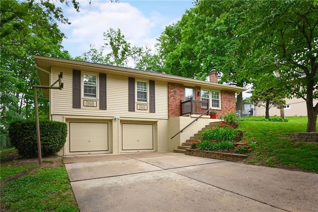 12709 E Silver Lane, Sugar Creek, MO 64050