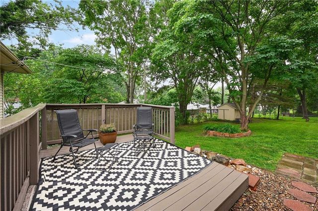 12709 E Silver Lane, Sugar Creek, MO 64050