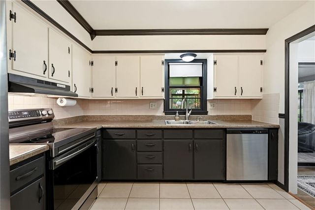 12709 E Silver Lane, Sugar Creek, MO 64050