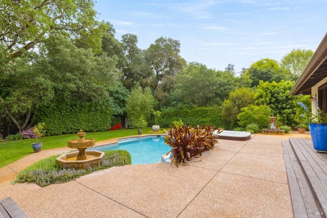 900 W Agua Caliente Rd, Sonoma, CA 95476