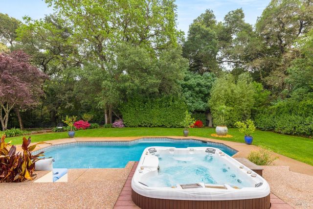 900 W Agua Caliente Rd, Sonoma, CA 95476