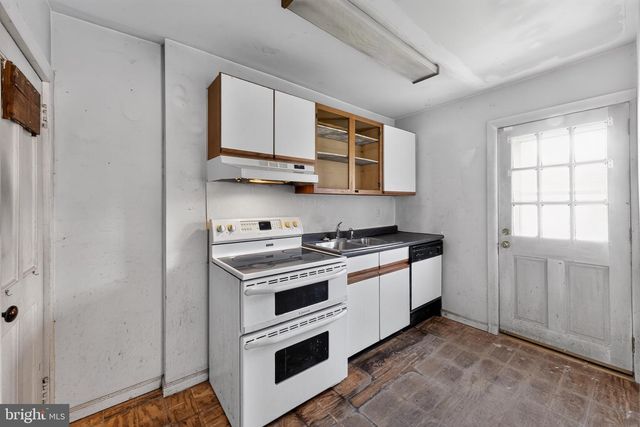 908 E 16TH ST, Chester, PA 19013