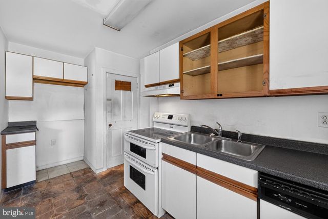 908 E 16TH ST, Chester, PA 19013