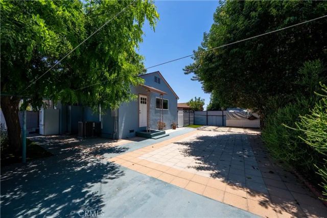8017 Noble, Panorama City, CA 91402