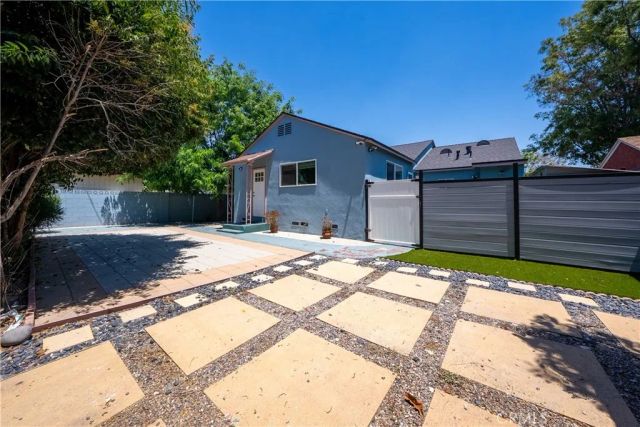 8017 Noble, Panorama City, CA 91402