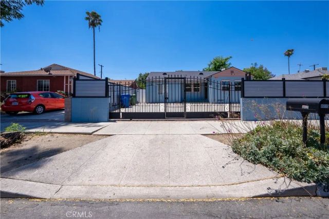 8017 Noble, Panorama City, CA 91402