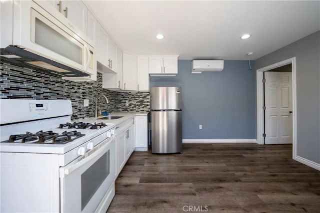 8017 Noble, Panorama City, CA 91402