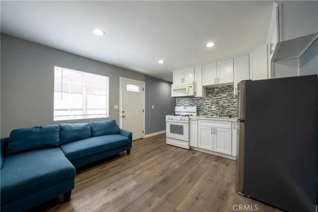 8017 Noble, Panorama City, CA 91402
