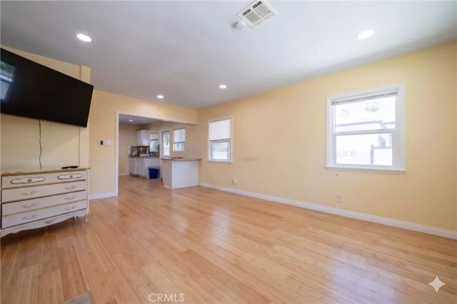 8017 Noble, Panorama City, CA 91402