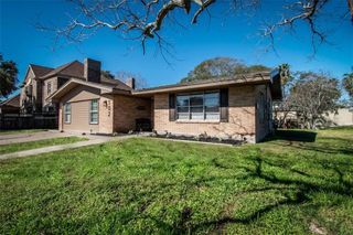 102 Aberdeen Ave, Corpus Christi, TX 78411