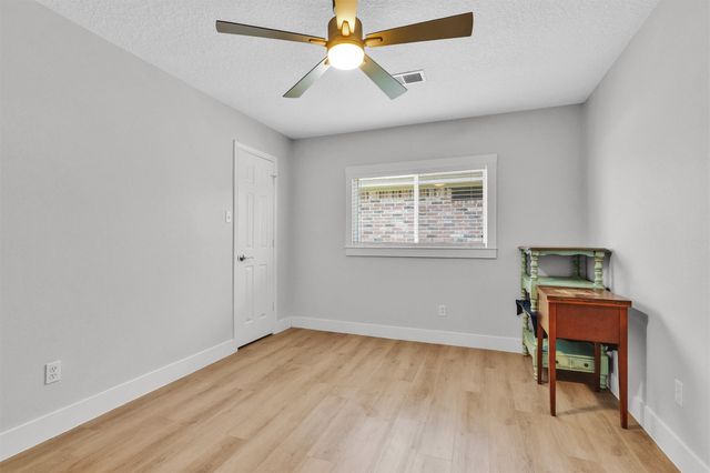 6913 Gentle Breeze Drive, Willis, TX 77318