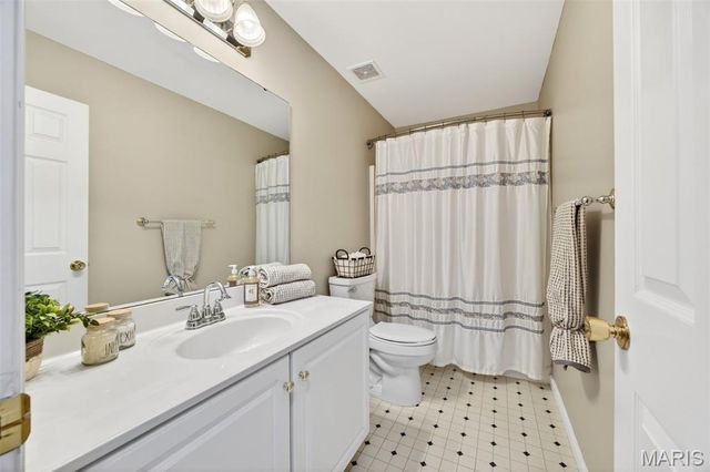 1009 Marions Cove Drive, Lake St Louis, MO 63367