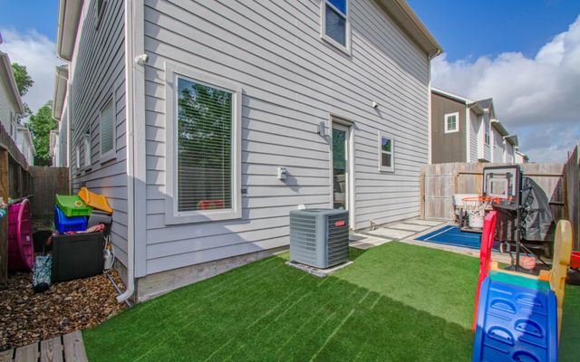 1221 W Tidwell Road, Houston, TX 77091