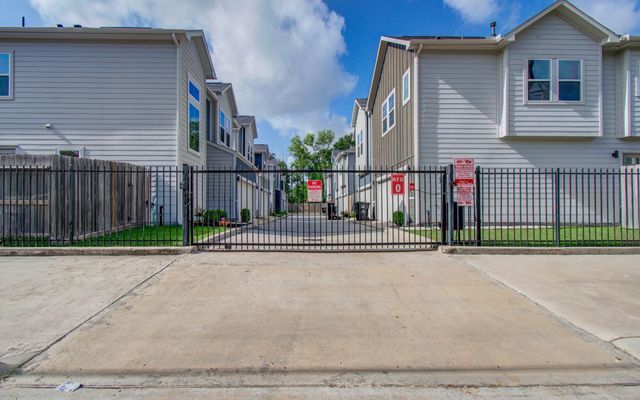 1221 W Tidwell Road, Houston, TX 77091