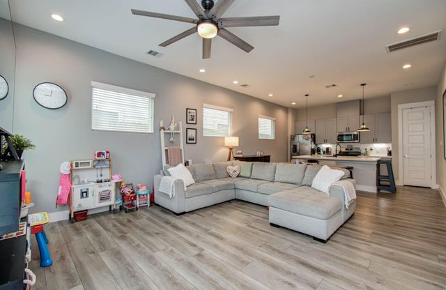 1221 W Tidwell Road, Houston, TX 77091