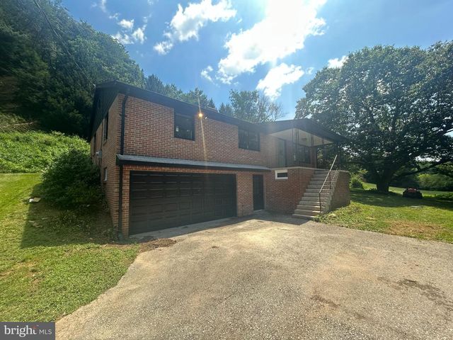 3433 W SPRINGFIELD RD, Glen Rock, PA 17327