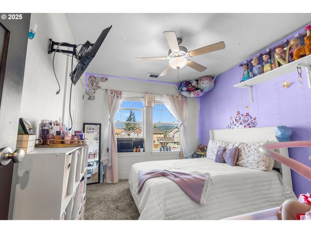 1172 Se CHINOOKAN Dr, Cascade Locks, OR 97014