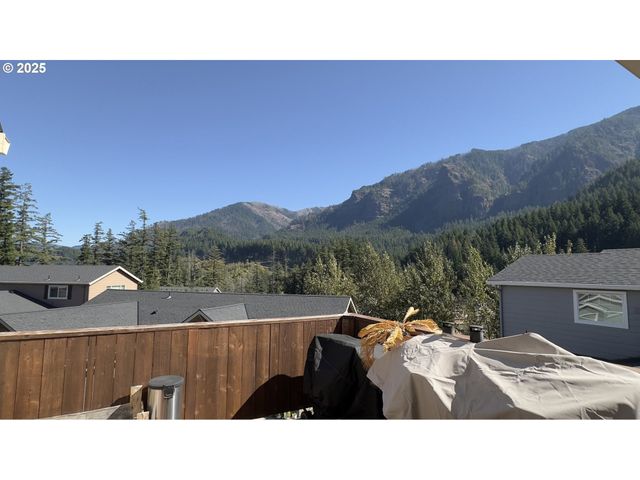 1172 Se CHINOOKAN Dr, Cascade Locks, OR 97014