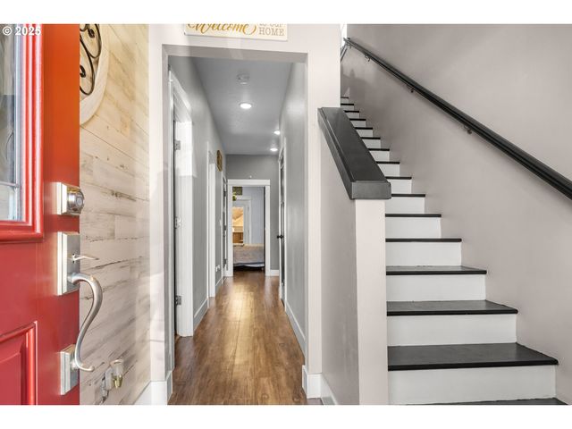 1172 Se CHINOOKAN Dr, Cascade Locks, OR 97014