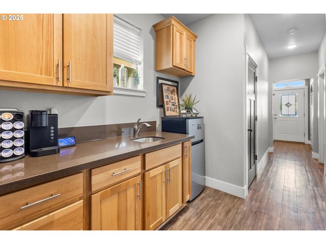 1172 Se CHINOOKAN Dr, Cascade Locks, OR 97014