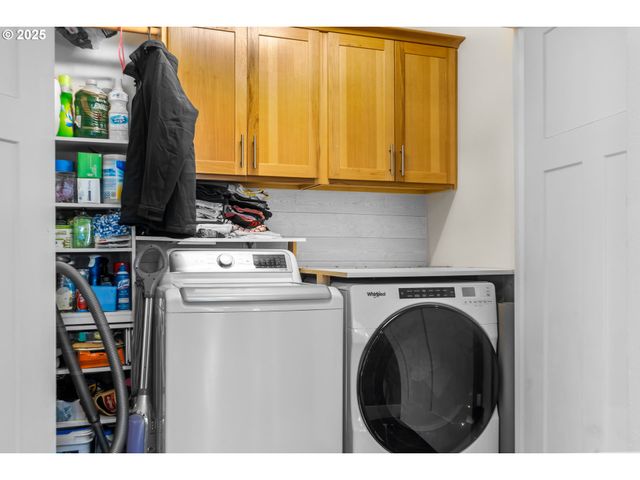 1172 Se CHINOOKAN Dr, Cascade Locks, OR 97014