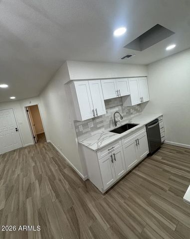 426 W PONTIAC Drive 6, Phoenix, AZ 85027