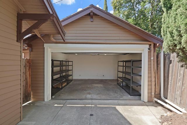 411 Bedford Rd., Stockton, CA 95204