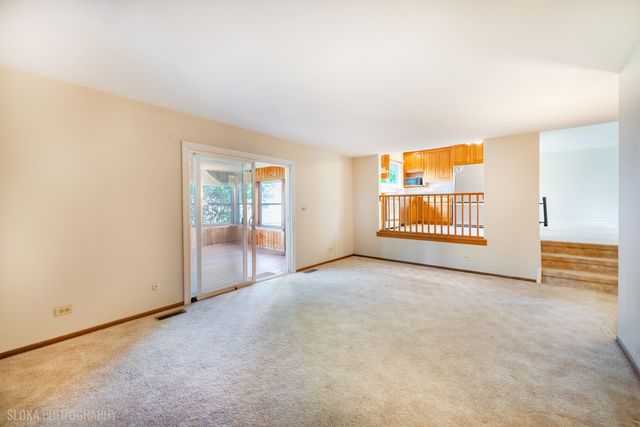 1291 Big Horn Trail, Carol Stream, IL 60188