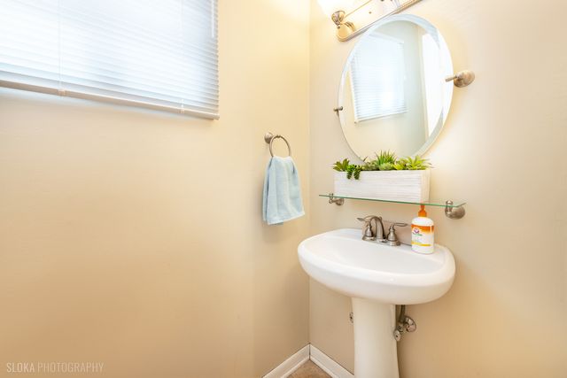 1291 Big Horn Trail, Carol Stream, IL 60188