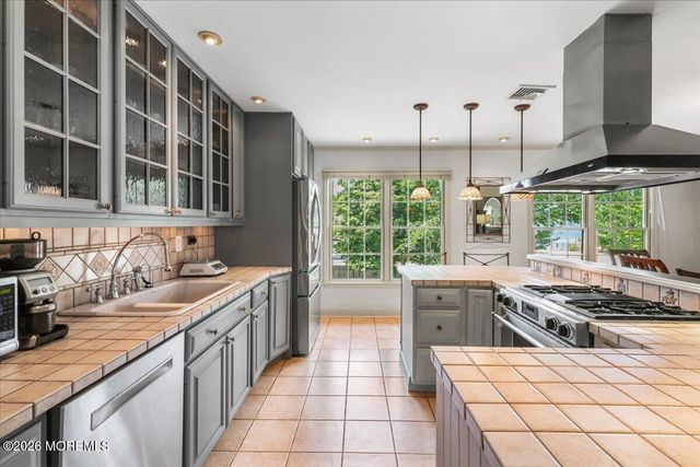 5 Scheiber Drive, Brick, NJ 08723