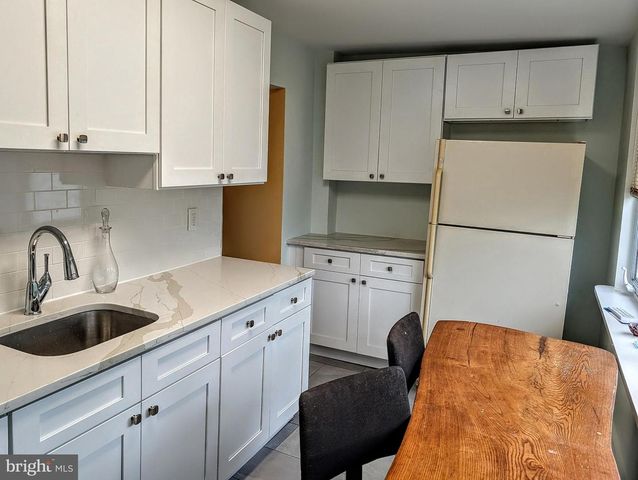 238 BARREN HILL RD, Conshohocken, PA 19428