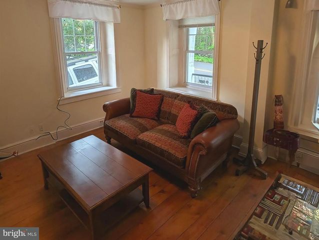238 BARREN HILL RD, Conshohocken, PA 19428