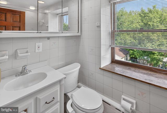 238 BARREN HILL RD, Conshohocken, PA 19428