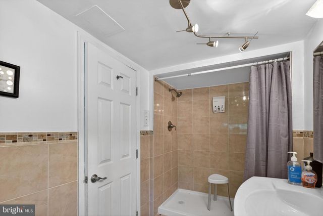 238 BARREN HILL RD, Conshohocken, PA 19428