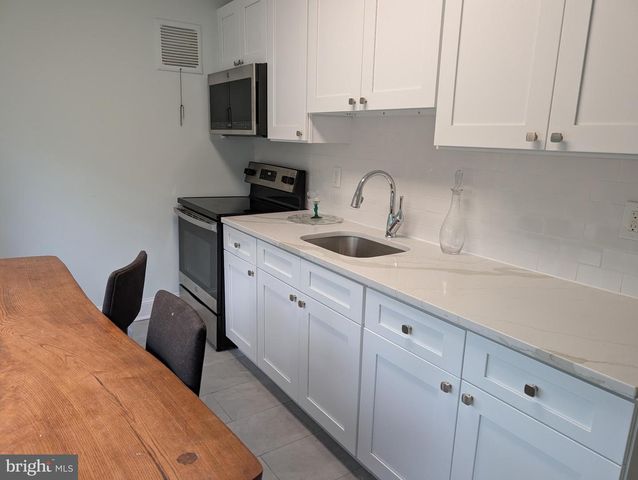 238 BARREN HILL RD, Conshohocken, PA 19428