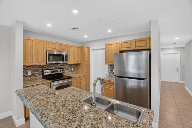6691 Old Farm Trail, Boynton Beach, FL 33437