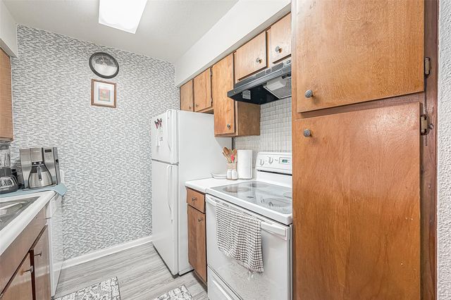 3075 Walnut Bend Lane 28, Houston, TX 77042